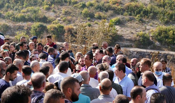  الرئيس بشار الأسد يزور المناطق التي تعرضت للحرائق ويلتقي مع أهلها، سوريا 13 أكتوبر 2020 - سبوتنيك عربي
