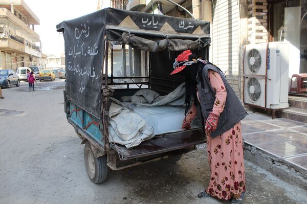 صباح تتحدى العادات العشائرية وتجسد نضال النساء السوريات في الحسكة - سبوتنيك عربي