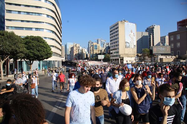لبنان في ذكرى 17 تشرين... مسيرة حاشدة ونصب تذكاري وشغب - سبوتنيك عربي