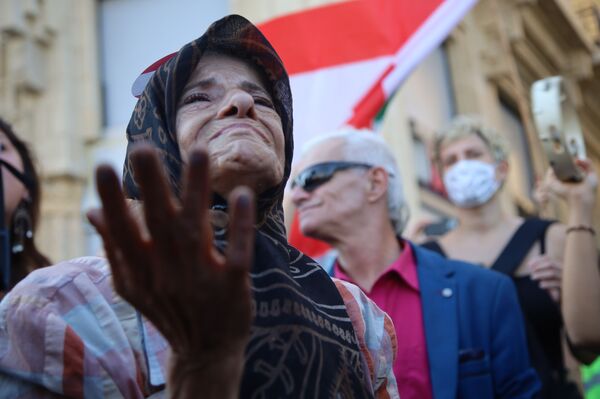 لبنان في ذكرى 17 تشرين... مسيرة حاشدة ونصب تذكاري وشغب - سبوتنيك عربي