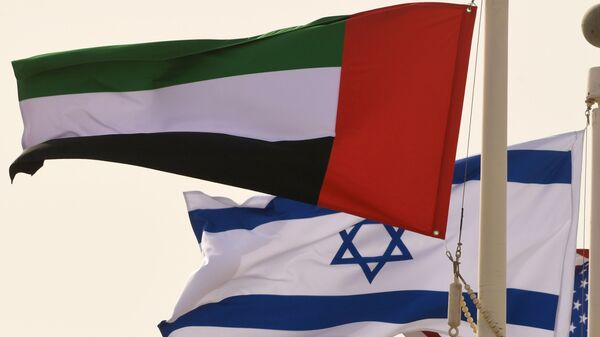 أعلام الإمارات العربية المتحدة وإسرائيل - سبوتنيك عربي