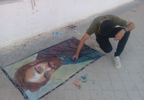 رسام جوال يحول أرصفة اللاذقية إلى لوحات... فيديو وصور - سبوتنيك عربي