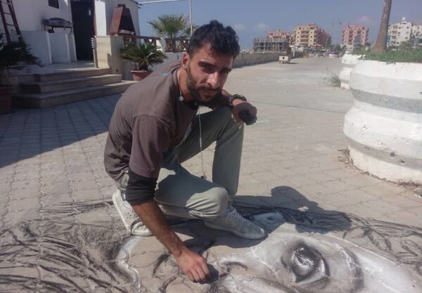 رسام جوال يحول أرصفة اللاذقية إلى لوحات... فيديو وصور - سبوتنيك عربي