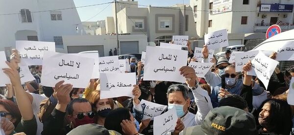 تظاهرة احتجاجية لصحفيين تونسيين تظاهرة احتجاجية لصحفيين تونسيين - سبوتنيك عربي