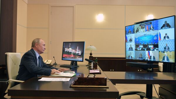 اجتماع رئيس الاتحاد الروسي فلاديمير بوتين مع أعضاء اتحاد الصناعيين ورجال الأعمال - سبوتنيك عربي