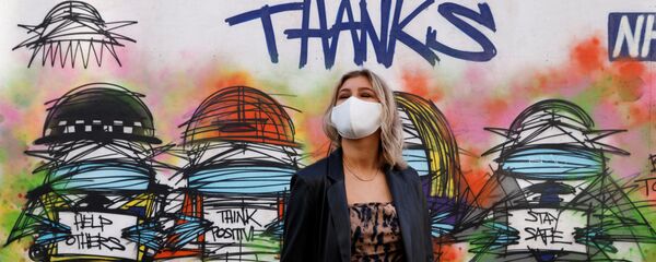 رسم غرافيتي توضيحي للوضع الوبائي في العالم ، فيروس كورونا - لندن، بريطانيا 15 أكتوبر 2020 - سبوتنيك عربي