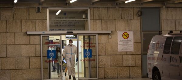  أمين سر اللجنة التنفيذية لمنظمة التحرير الفلسطينية، صائب عريقات في مستشفى هاداساه، القدس 19 أكتوبر 2020 - سبوتنيك عربي