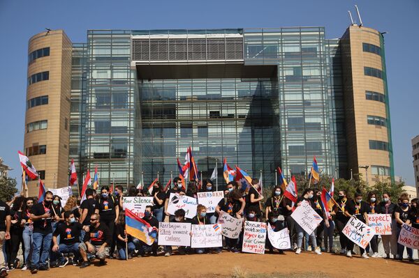 أوقفوا الحرب... المنظمات الشبابية والطلابية الأرمنية في لبنان أمام مبنى الأمم المتحدة.. صور وفيديو أوقفوا الحرب... المنظمات الشبابية والطلابية الأرمنية في لبنان أمام مبنى الأمم المتحدة.. صور وفيديو - سبوتنيك عربي