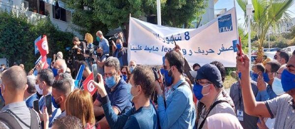 عاملون بقطاع السياحة يتظاهرون احتجاجا على تردي أوضاعهم في تونس - سبوتنيك عربي