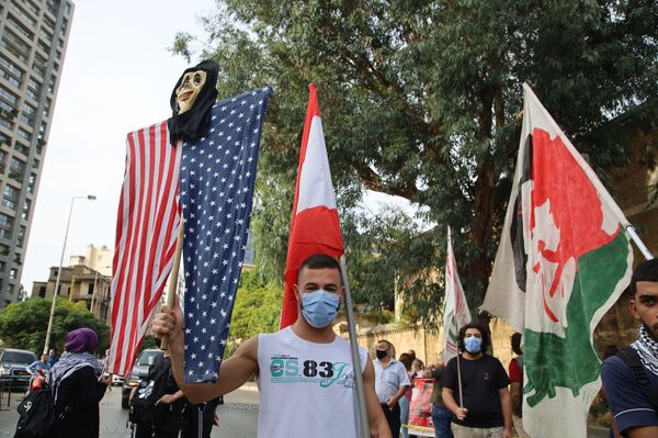  تظاهرة أمام السفارة الفرنسية في بيروت في الذكرى 36 على اعتقال جورج عبد الله.. صور وفيديو - سبوتنيك عربي