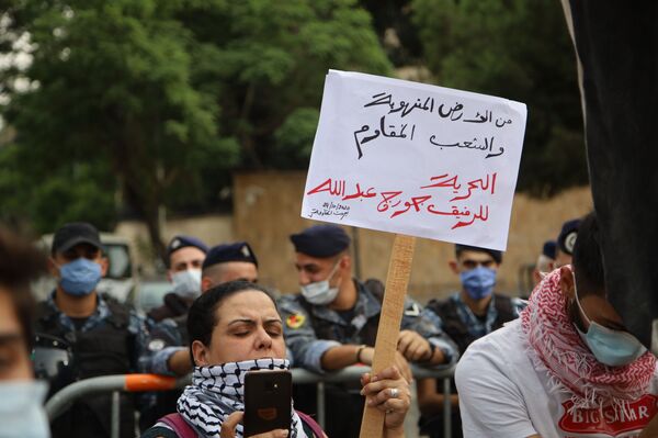  تظاهرة أمام السفارة الفرنسية في بيروت في الذكرى 36 على اعتقال جورج عبد الله.. صور وفيديو - سبوتنيك عربي