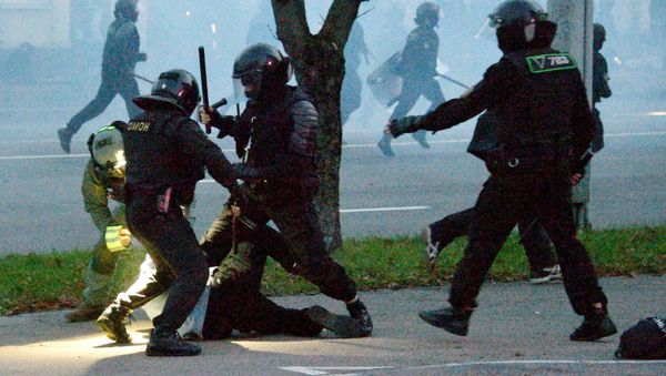 احتجاجات المعارضة البيلاروسية نارودني أولتيماتوم في مدينة مينسك، بيلاروسيا 25 أكتوبر 2020 احتجاجات المعارضة البيلاروسية نارودني أولتيماتوم في مدينة مينسك، بيلاروسيا 25 أكتوبر 2020 - سبوتنيك عربي