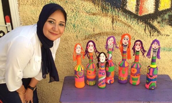 فنانة مصرية تعيد تدوير المخلفات إلى لوحات فنية مبهجة... صور‏ - سبوتنيك عربي