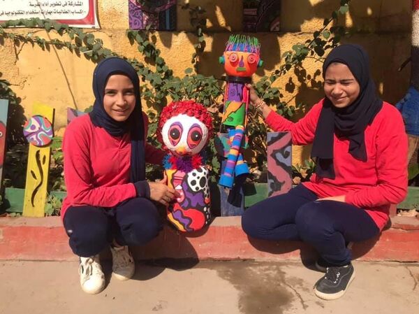 فنانة مصرية تعيد تدوير المخلفات إلى لوحات فنية مبهجة... صور‏ - سبوتنيك عربي