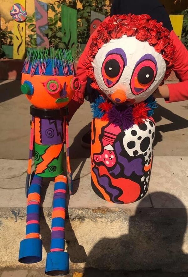 فنانة مصرية تعيد تدوير المخلفات إلى لوحات فنية مبهجة... صور‏ - سبوتنيك عربي