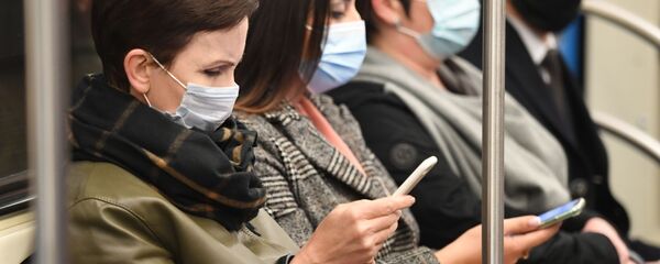 تشديد الرقابة على ارتداء الكمامات الطبية في موسكو، في إطار مكافحة تفشي فيروس كورونا، روسيا 28 أكتوبر 2020 - سبوتنيك عربي