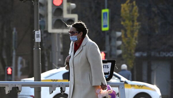 تشديد الرقابة على ارتداء الكمامات الطبية في موسكو، في إطار مكافحة تفشي فيروس كورونا، روسيا 28 أكتوبر 2020 - سبوتنيك عربي