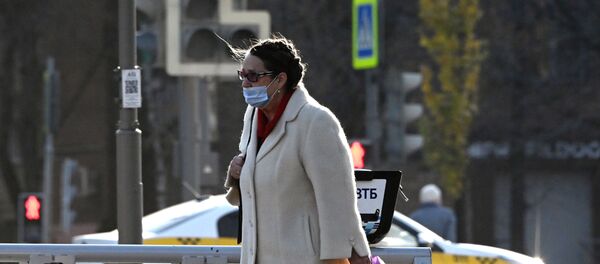 تشديد الرقابة على ارتداء الكمامات الطبية في موسكو، في إطار مكافحة تفشي فيروس كورونا، روسيا 28 أكتوبر 2020 - سبوتنيك عربي