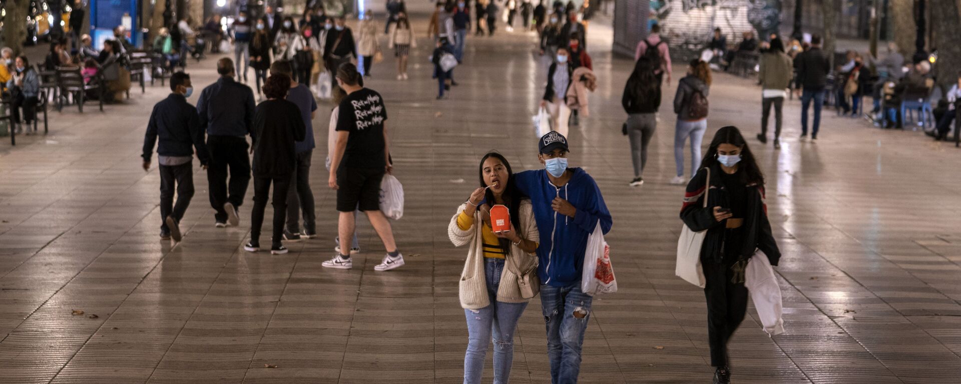 الحياة الليلية في ظل وباء كورونا، برشلونة، إسبانيا أكتوبر 2020 - سبوتنيك عربي, 1920, 02.09.2022
