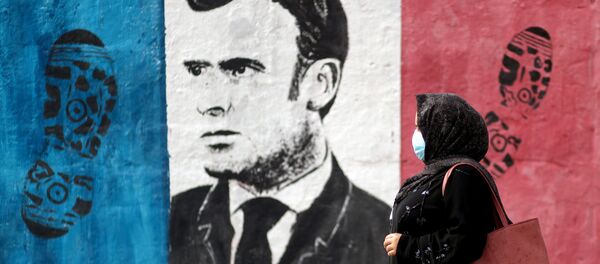 حملة جماهرية احتجاجية ضد تصريحات الرئيس الفرنسي إيمانويل ماكرون حول رسومات الكاريكاتير المسيئة للرسول محمد (ص) في غزة، قطاع غزة 28 أكتوبر 2020 - سبوتنيك عربي