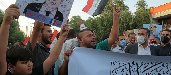 حملة جماهرية احتجاجية ضد تصريحات الرئيس الفرنسي إيمانويل ماكرون حول رسومات الكاريكاتير المسيئة للرسول محمد (ص) في بغداد، العراق 26 أكتوبر 2020 - سبوتنيك عربي