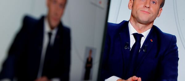  الرئيس الفرنسي إيمانويل ماكرون أثناء إلقاء كلمة للشعب الفرنسي حول الوضع الوباء (كورونا) في فرنسا، 28 أكتوبر 2020 - سبوتنيك عربي