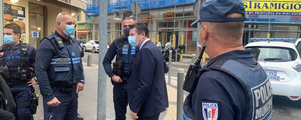  الشرطة الفرنسية في موقع هجوم طعن بالسكين أمام كاتدرائية نوتردام في مدينة نيس، فرنسا 29 أكتوبر 2020 - سبوتنيك عربي