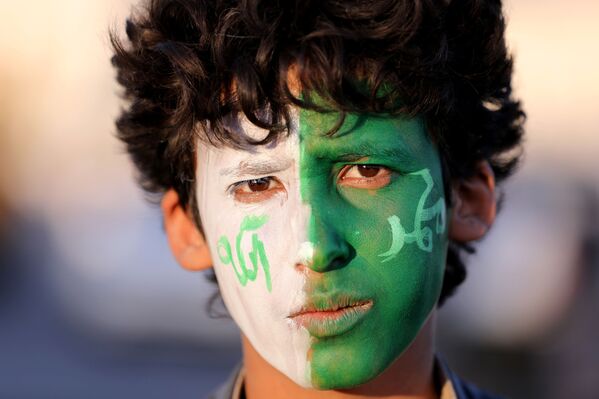 صبي في موقع حفل بمناسبة إحياء ذكرى المولد النبوي في مدينة صنعاء، اليمن  28 أكتوبر/ تشرين الأول 2020 - سبوتنيك عربي