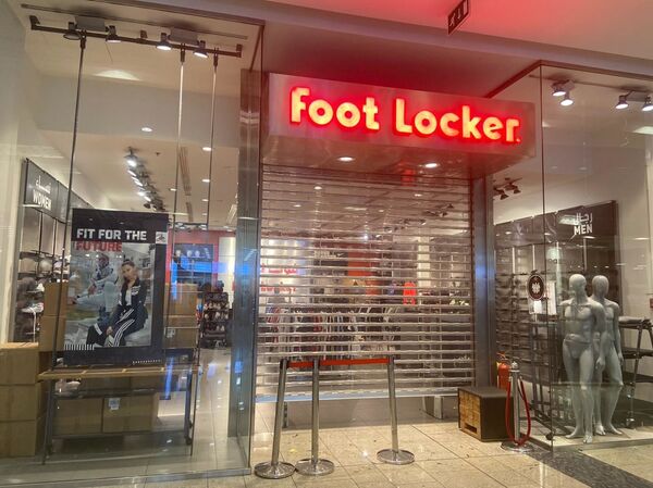 الأزمة الاقتصادية تتفاقم... العلامات التجارية العالمية تسحب فروعها من لبنان  - سبوتنيك عربي