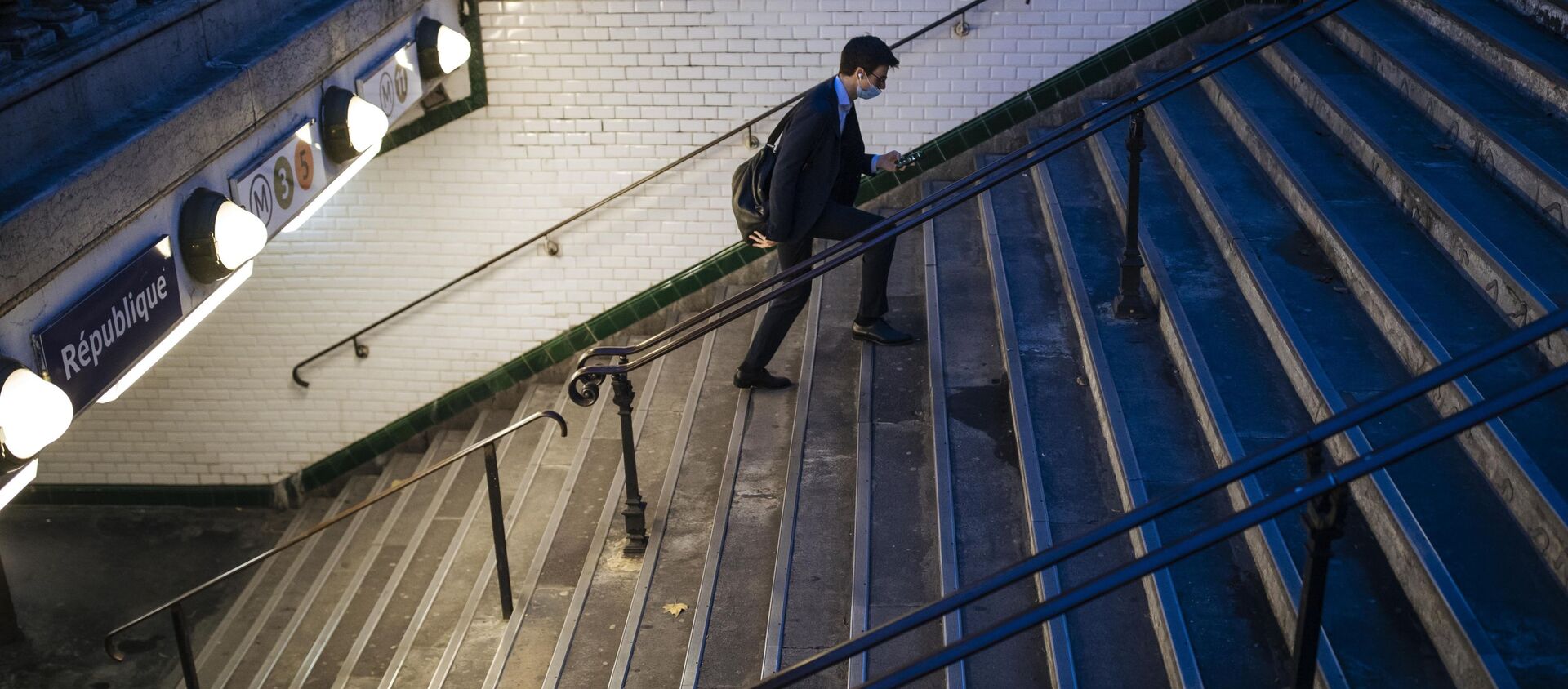 تشديد القيود والاجراءات الاحترازية بسبب فيروس كورونا في باريس، فرنسا 29 أكتوبر 2020 تشديد القيود والاجراءات الاحترازية بسبب فيروس كورونا في باريس، فرنسا 29 أكتوبر 2020 - سبوتنيك عربي, 1920, 25.02.2021