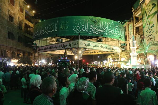 مسيحيو حلب ومسلموها يحيون ذكرى مولد النبي محمد.. صور وفيديو - سبوتنيك عربي