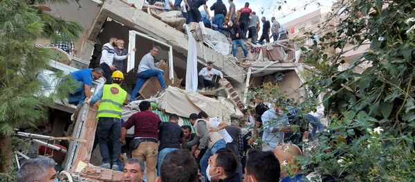 زلزال قوته 6.6 ريختر يضرب مدينة إزمير غربي تركيا 30 أكتوبر 2020 زلزال قوته 6.6 ريختر يضرب مدينة إزمير غربي تركيا 30 أكتوبر 2020 - سبوتنيك عربي