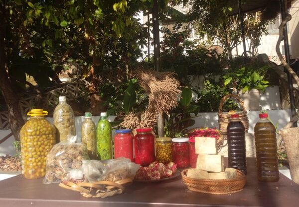 نساء الريف السوري يتحدين الحصار بالعودة إلى الطبيعة..صور وفيديو - سبوتنيك عربي