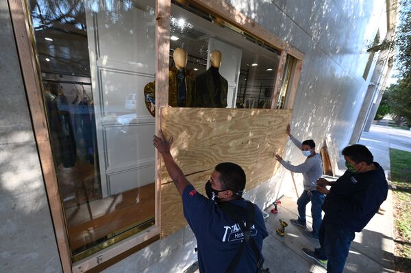 متاجر أمريكية تغلق نوافذها استعدادا لأعمال الشغب ما بعد إعلان نتائج الانتخابات... صور - سبوتنيك عربي