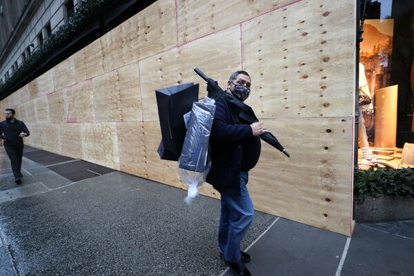 متاجر أمريكية تغلق نوافذها استعدادا لأعمال الشغب ما بعد إعلان نتائج الانتخابات... صور - سبوتنيك عربي