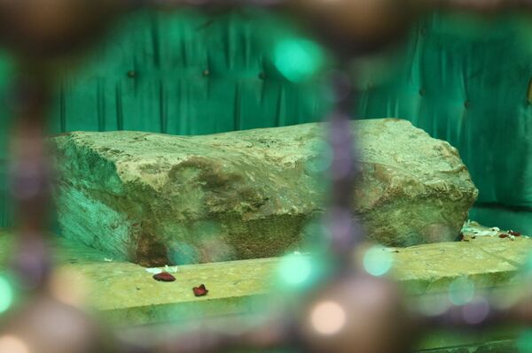 صخرة (الحسين) تعود إلى حلب بعد سنوات على إخفائها... فيديو وصور - سبوتنيك عربي