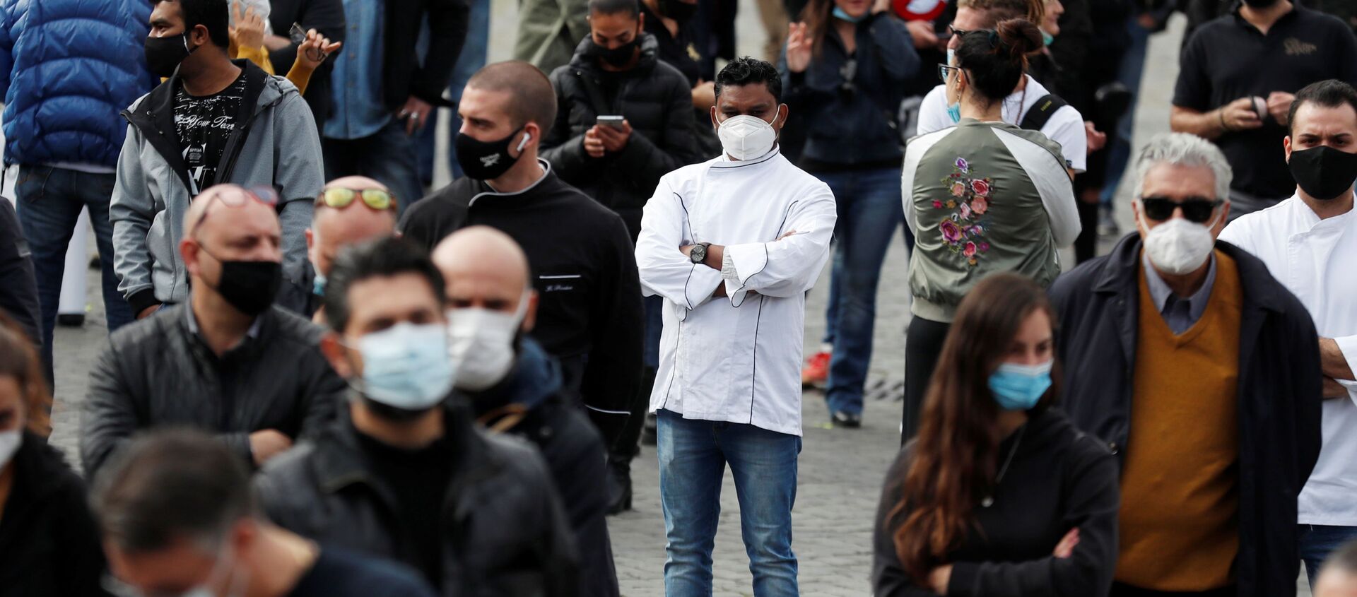 احتجاجات ضد الاجراءات الاحترازية والقيود المشددة بسبب جائحة كورونا في روما، إيطاليا 2 نوفمبر 2020 احتجاجات ضد الاجراءات الاحترازية والقيود المشددة بسبب جائحة كورونا في روما، إيطاليا 2 نوفمبر 2020 - سبوتنيك عربي, 1920, 22.06.2021