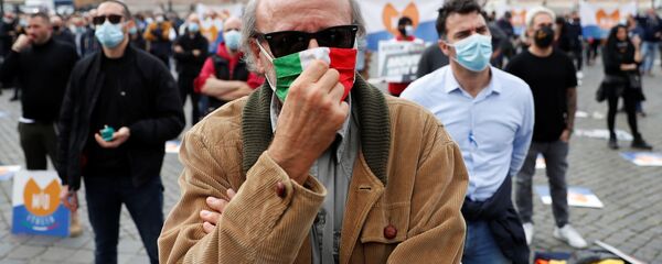 احتجاجات ضد الاجراءات الاحترازية والقيود المشددة بسبب جائحة كورونا في روما، إيطاليا 2 نوفمبر 2020 - سبوتنيك عربي