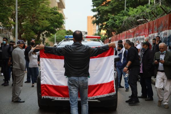 تظاهرة أمام مصرف لبنان لمواجهة التهرب من التدقيق الجنائي... فيديو تظاهرة أمام مصرف لبنان لمواجهة التهرب من التدقيق الجنائي... فيديو - سبوتنيك عربي