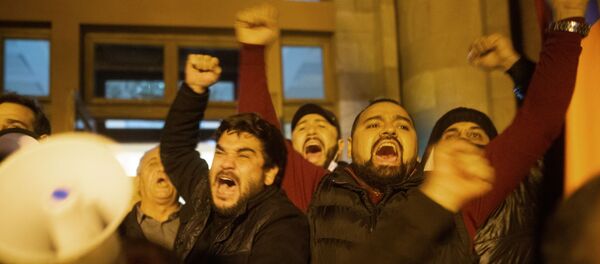 متظاهرون غاضبون يقتحمون مقر الحكومة الأرمينية في يريفان - سبوتنيك عربي