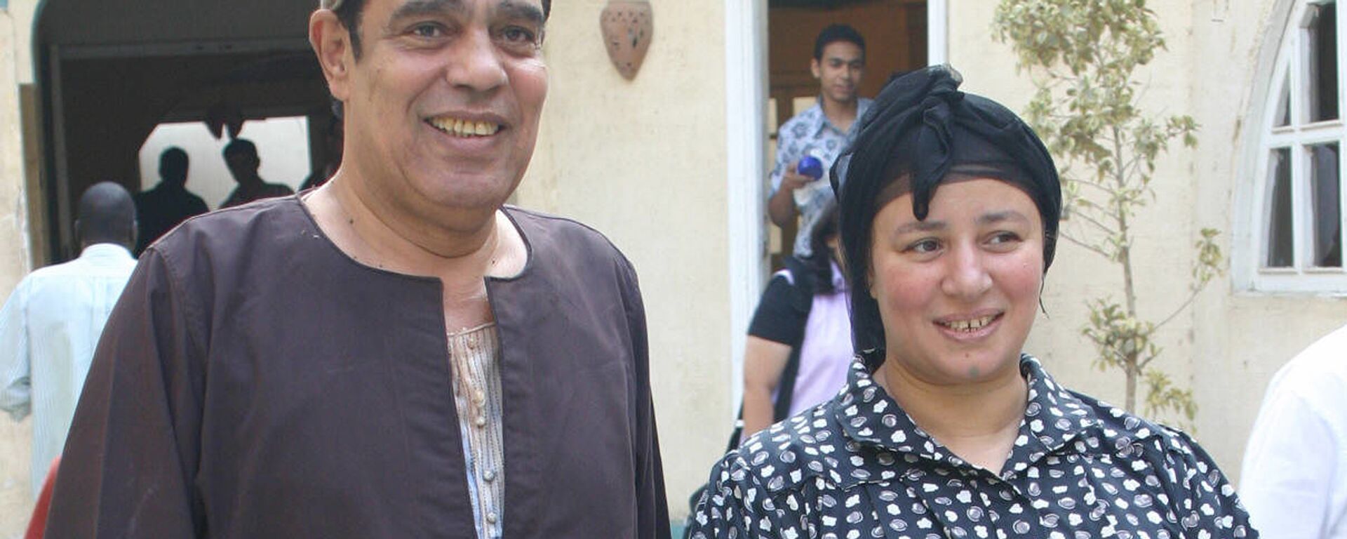 الفنانة المصرية عبلة كامل مع الفنان المصري الراحل سامي العدل أثناء تصوير مسلسل ريا وسكينة - سبوتنيك عربي, 1920, 21.12.2020