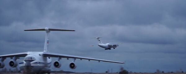 طائرة نقل عسكرية ثقيلة من طراز Il-76 تحمل على متنها معدات عسكرية وأفراد تقلع من مطار أوليانوفسك-فوستوشني. - سبوتنيك عربي