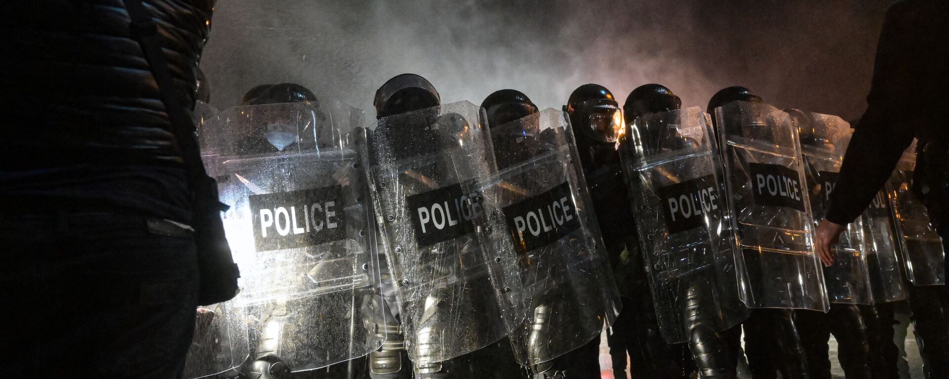 اعتصام أمام مبنى مركز الانتخابات المركزية في العاصمة الجورجية، تبليسي، جورجيا 8-9 نوفمبر 2020 - سبوتنيك عربي, 1920, 05.06.2025