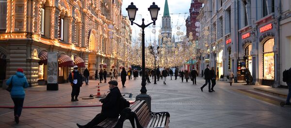 زينة أعياد الميلاد و رأس السنة في شارع نيكولسكايا في موسكو، 11 نوفمبر 2020 - سبوتنيك عربي