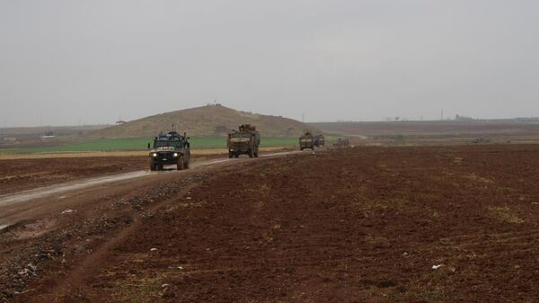 رتل دورية الشرطة الروسية مع الجيش التركي في الدرباسية - سبوتنيك عربي
