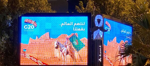 إعلانات قمة رئاسة مجموعة العشرين في شوارع الرياض، المملكة العربية السعودية، 19 نوفمبر/ تشرين الثاني 2020 - سبوتنيك عربي