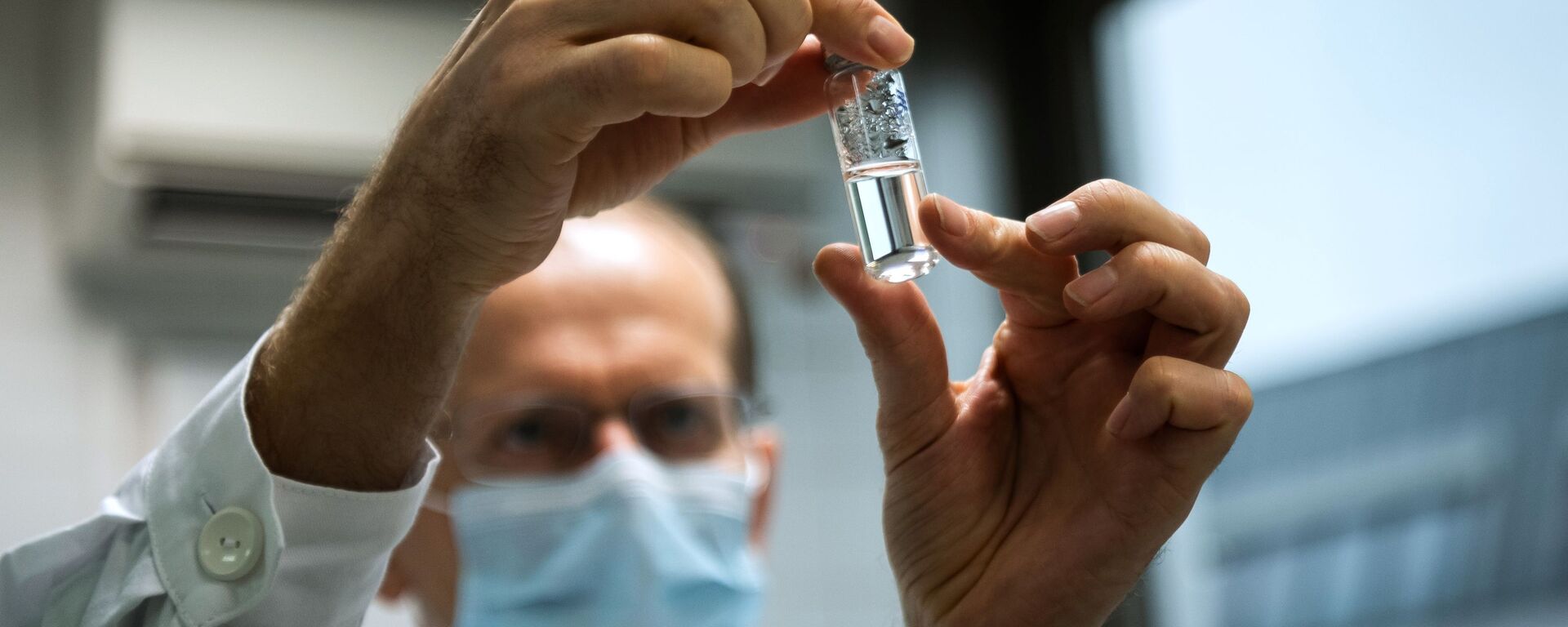 تسليم لقاح سبوتنيك V ضد فيروس كورونا  الروسي إلى المجر لإجراء التجارب السريرية 19 نوفمبر 2020 - سبوتنيك عربي, 1920, 30.11.2021