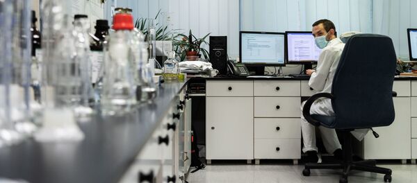 تسليم لقاح سبوتنيك V ضد فيروس كورونا  الروسي إلى المجر لإجراء التجارب السريرية 19 نوفمبر 2020 - سبوتنيك عربي