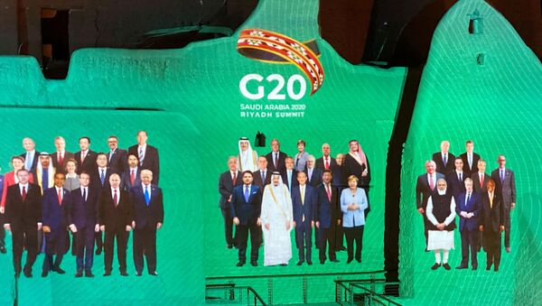 عرض صورة جماعية لقادة العالم في قمة العشرين في قصر سلوى في الطريف، أحد مواقع التراث العالمي لليونسكو في المملكة العربية السعودية في الدرعية، 20 نوفمبر/ تشرين الثاني 2020 - سبوتنيك عربي