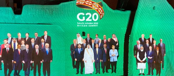 عرض صورة جماعية لقادة العالم في قمة العشرين في قصر سلوى في الطريف، أحد مواقع التراث العالمي لليونسكو في المملكة العربية السعودية في الدرعية، 20 نوفمبر/ تشرين الثاني 2020 - سبوتنيك عربي